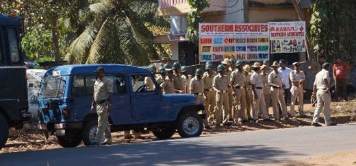Truck drivers  continue protest against killing of colleague in Andhra; arrested  Mangaluru :  Hundreds of gas tanker drivers as well as activists of CITU and D